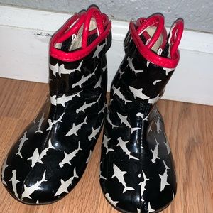 🍍Robeez baby boy shark bite boots